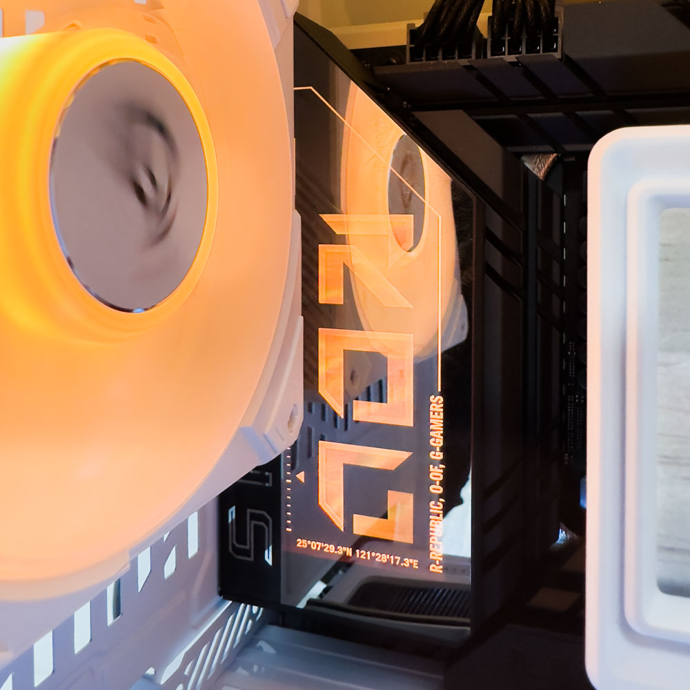 Aventador White Gaming PC (Intel Core Ultra 9 285K CPU, RTX 5080 OC 16GB GPU, 96GB RAM)