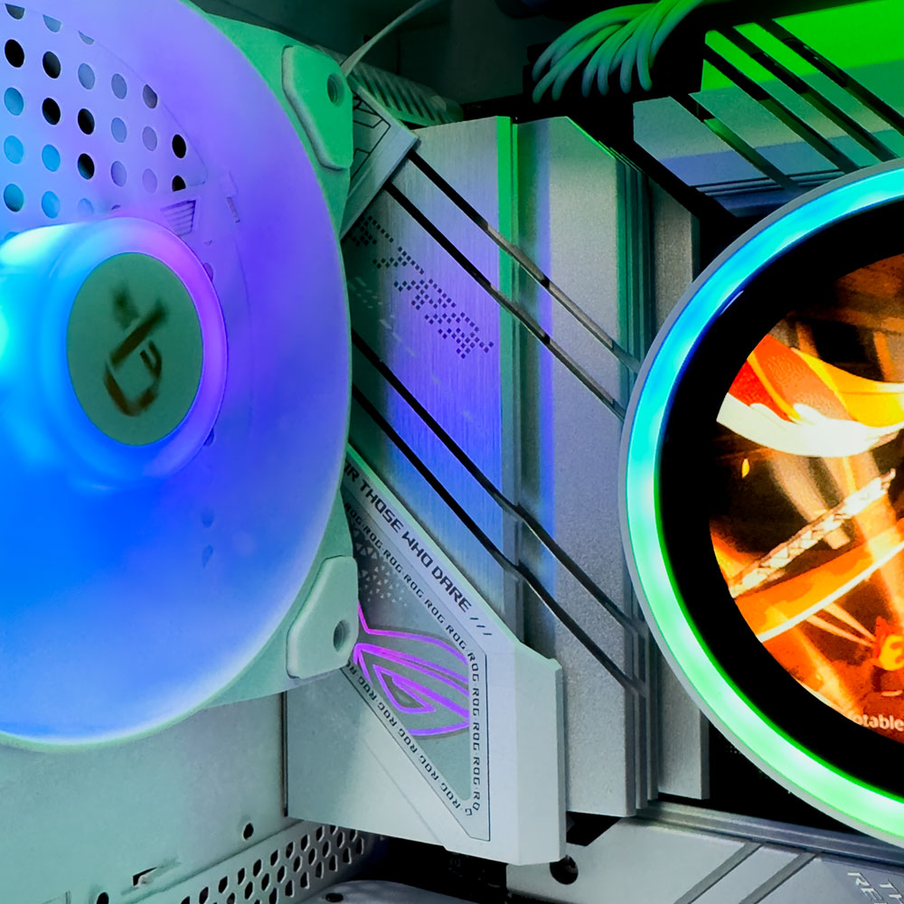 Eagle Ice White Gaming PC (AMD Ryzen 7 9700X CPU, RTX 5060 OC 8GB GPU, 32GB RAM)